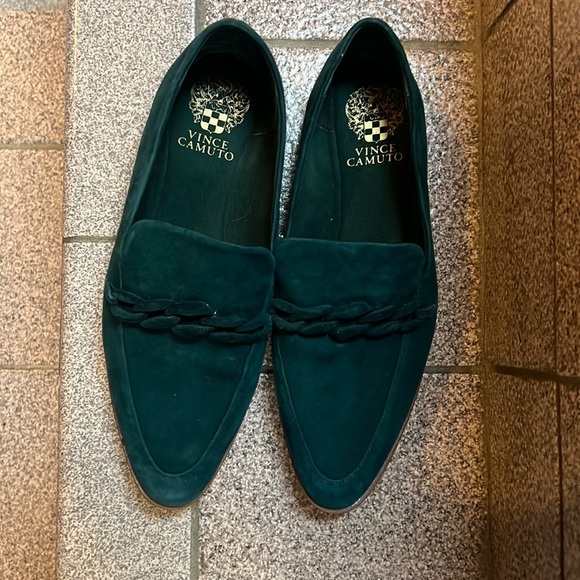 Vince Camuto Shoes - Vince Camuto emerald green chain flats